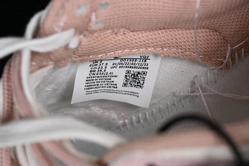 All categories Nk SB Dunk series Nk SB Dunk Low low-top sneakers Nk Dunk Low Spd berry carved rose pink retro sweetheart retro college style SB strap low-top casual sneakers DD1503-118